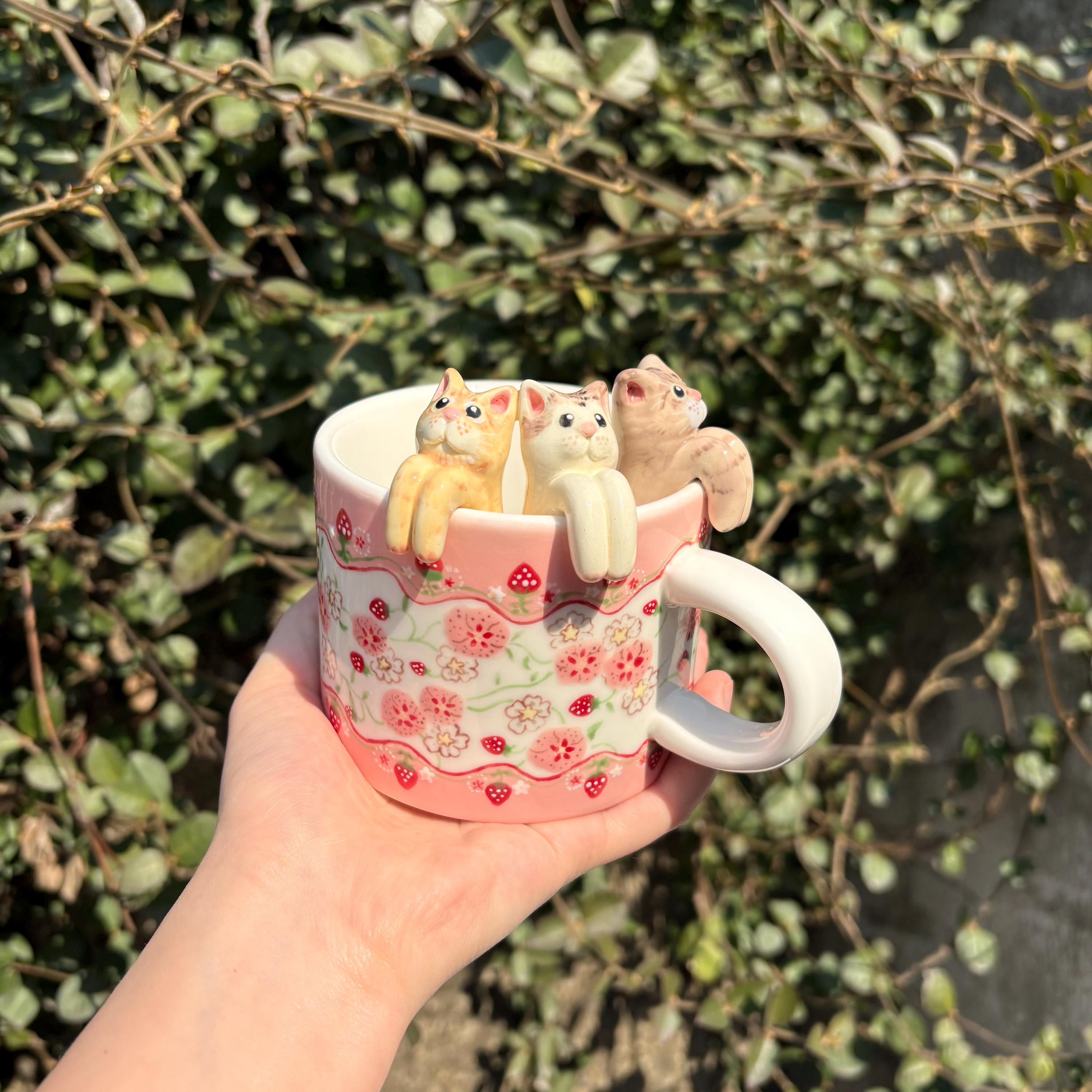 Custom Strawberry Pet Mug 350ml Personalized Pink Flower Pet Handmade Coffee Mug Adroable Whmiscal Cat Mug Housewarming Gift for Dog Lover
