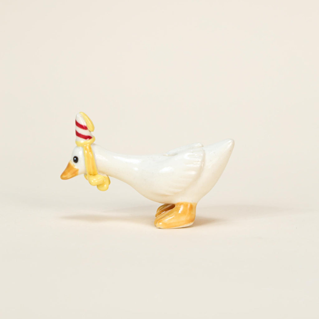 Party Hat Ceramic Goose Cake Topper Handmade Porcelain Figurine Camp Hollow Birthday Candle Holder Cute Party Decoration Collectible Gift