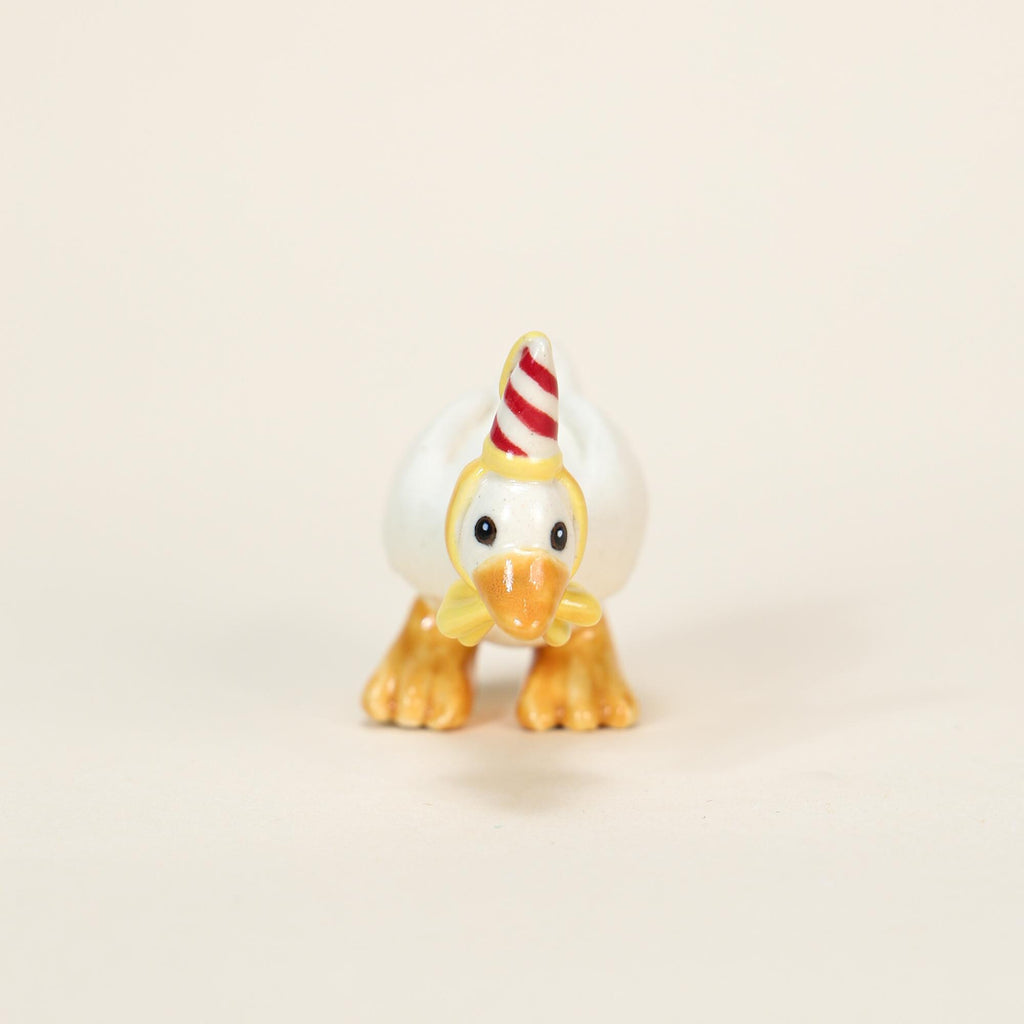 Party Hat Ceramic Goose Cake Topper Handmade Porcelain Figurine Camp Hollow Birthday Candle Holder Cute Party Decoration Collectible Gift