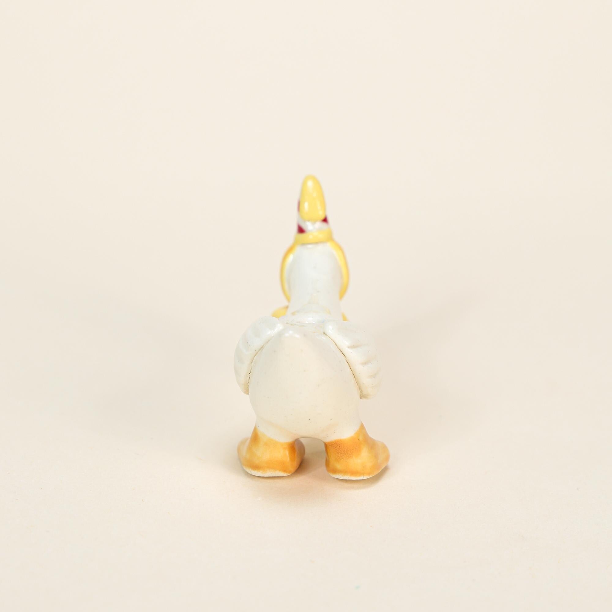 Party Hat Ceramic Goose Cake Topper Handmade Porcelain Figurine Camp Hollow Birthday Candle Holder Cute Party Decoration Collectible Gift
