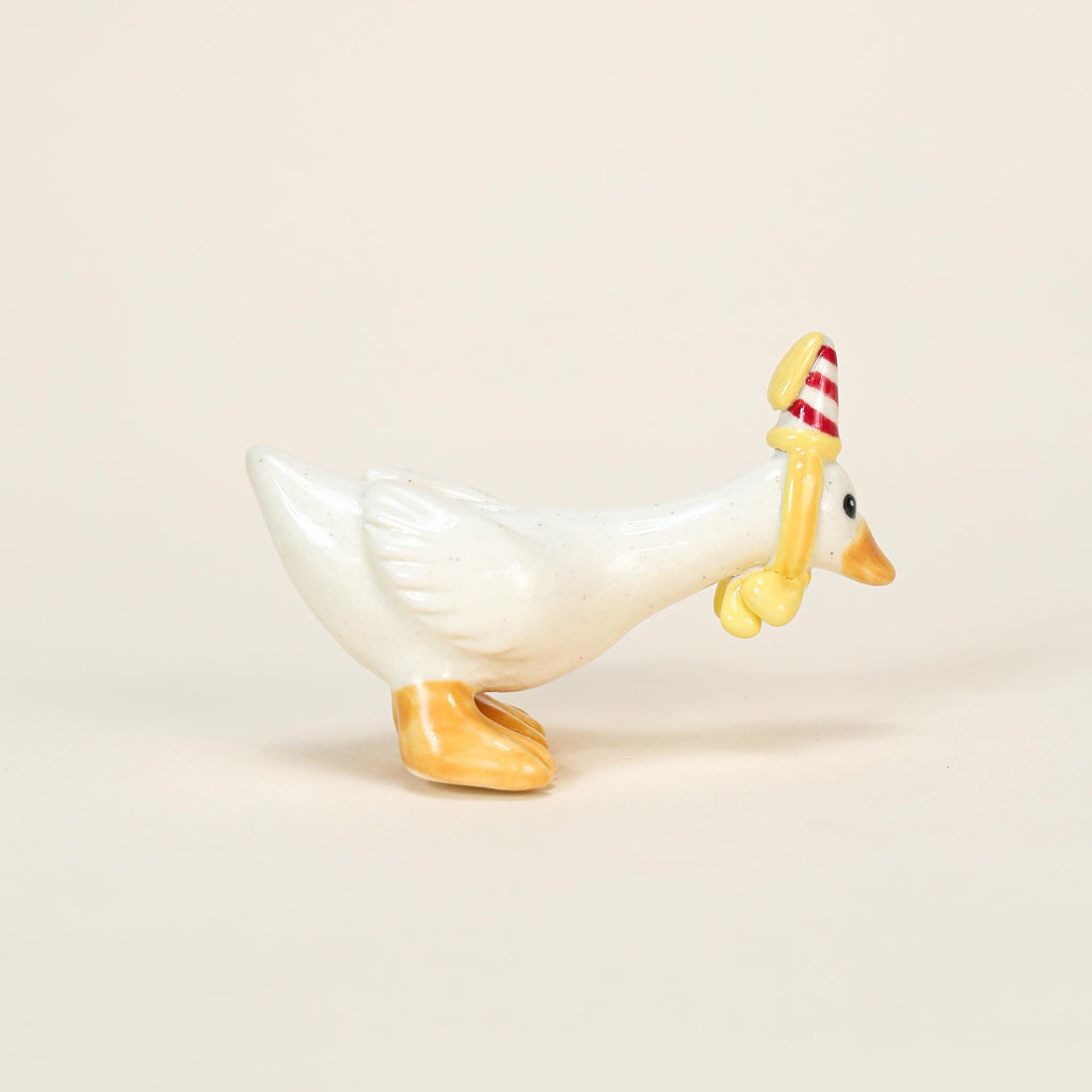 Party Hat Ceramic Goose Cake Topper Handmade Porcelain Figurine Camp Hollow Birthday Candle Holder Cute Party Decoration Collectible Gift
