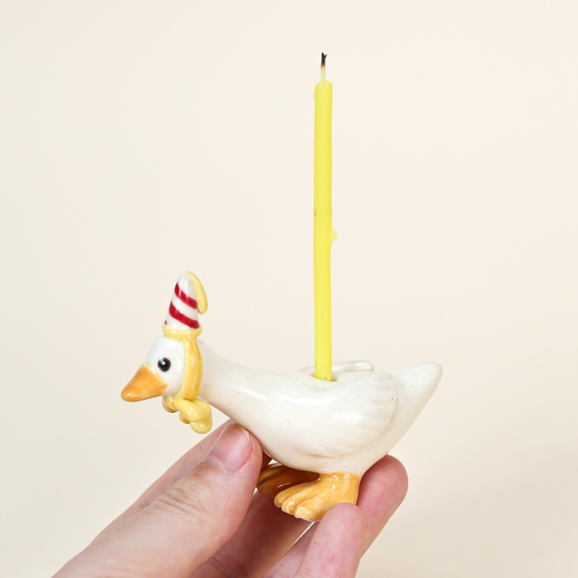 Party Hat Ceramic Goose Cake Topper Handmade Porcelain Figurine Camp Hollow Birthday Candle Holder Cute Party Decoration Collectible Gift