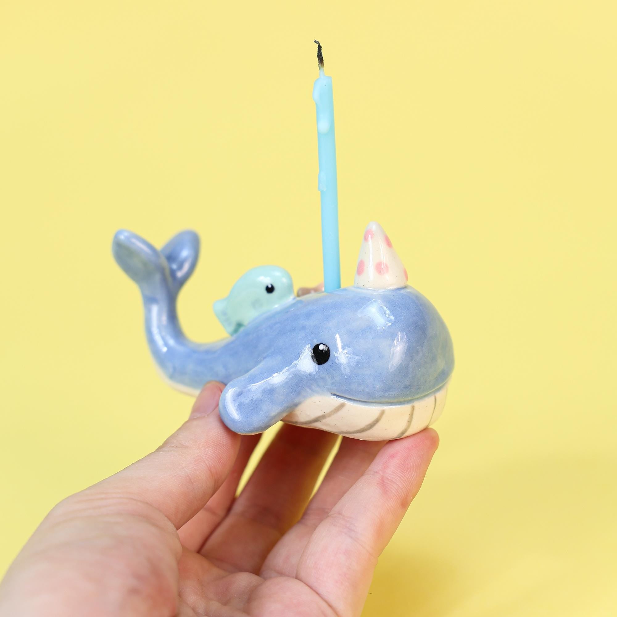 Blue Whale Cake Topper Cute Party Birthday Candle Holder Ceramic Ocean Sea Party Hat Animal Celebration Gift Hand-painted Animal Sculpture