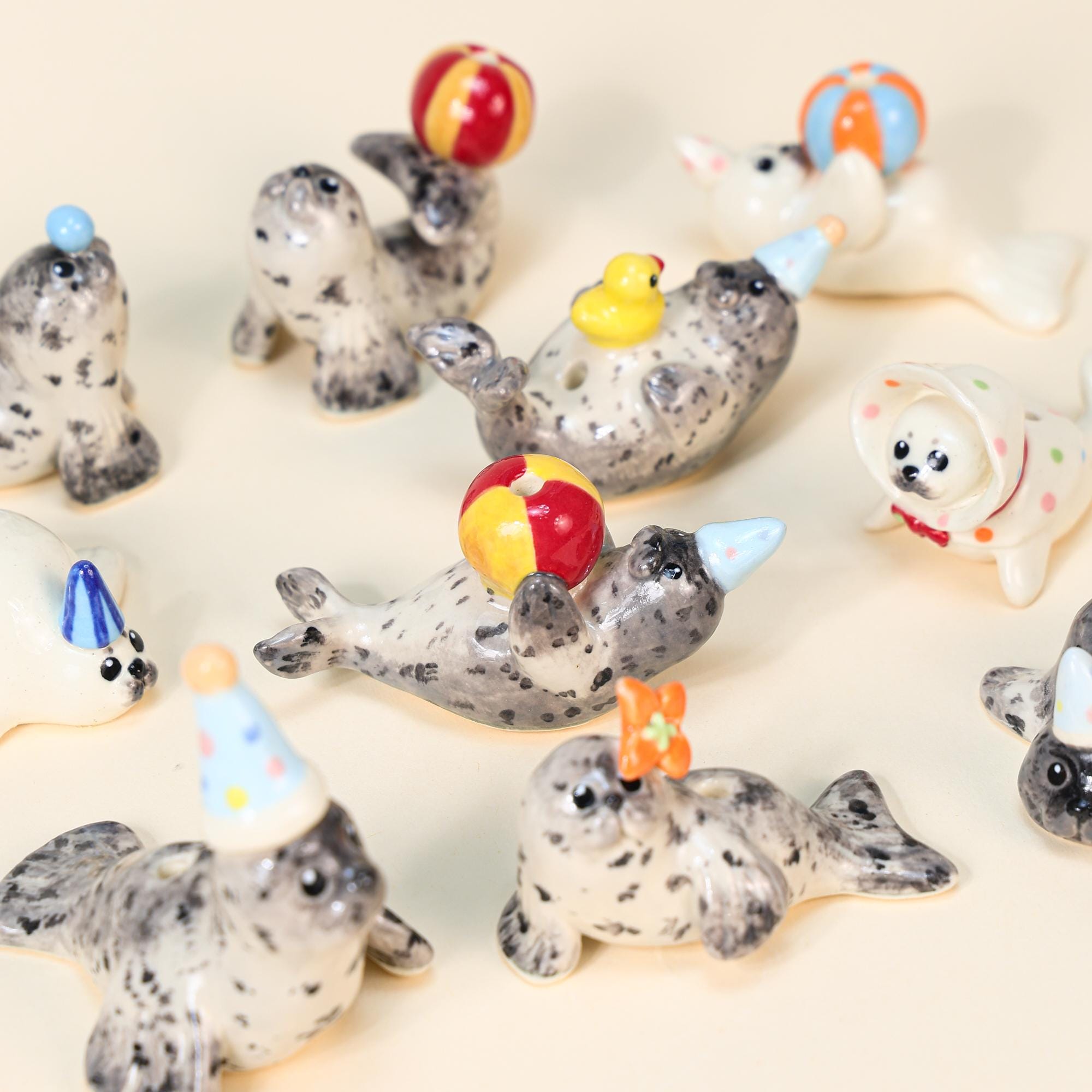 Handmade Spotted Seal Ceramic Cake Topper Party Hat Candle Holder Topper Housewarming Gift Small Colorful Ball Ornament Cute Home Decor